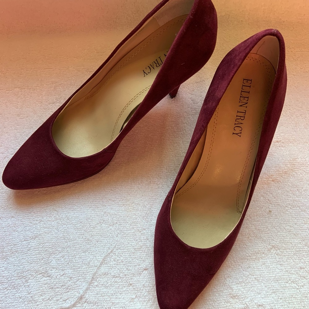 Ellen Tracy Suede Pumps